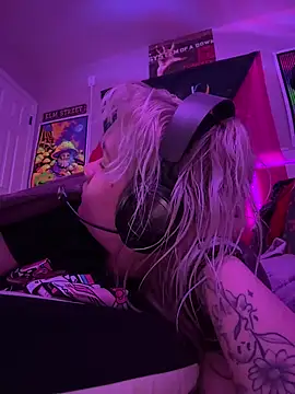 Cutiepiespanks live Stripchat room