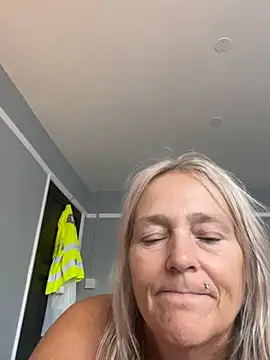 Blondnboujee53