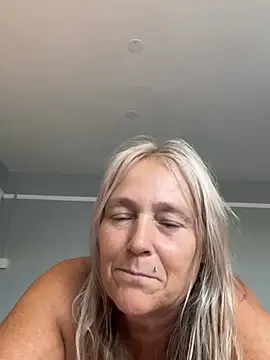 Blondnboujee53