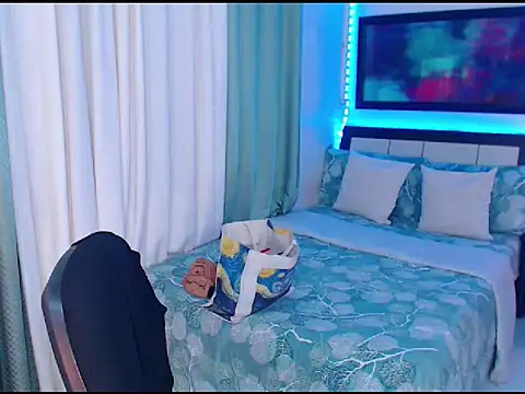 Heavenly_Treats webcam