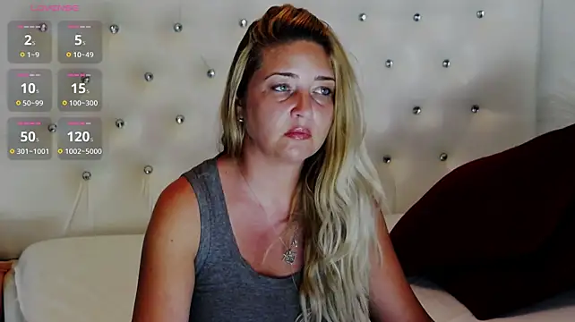 HolliePerry live webcam