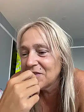 Blondnboujee53