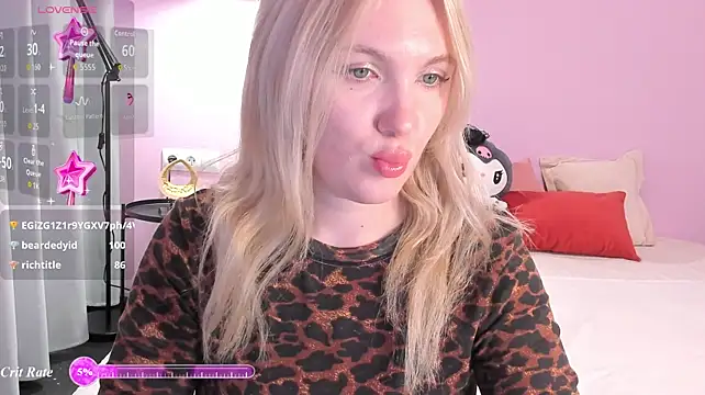 Fluffy_Monica webcam
