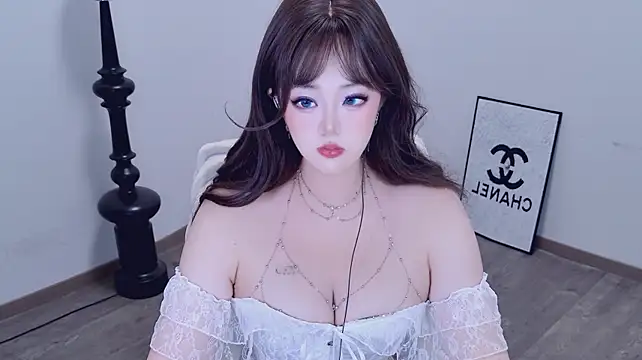 Flirty-001 webcam