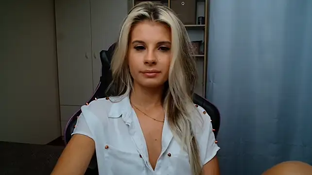 KristineGlow webcam