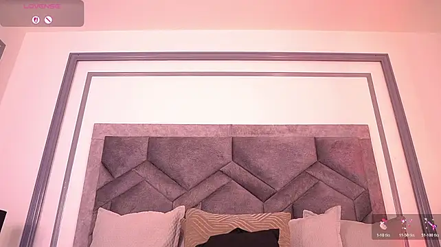 MiaKay1 webcam