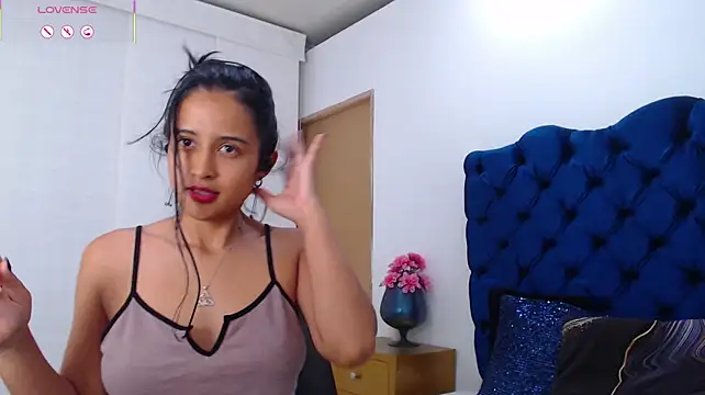 Lili666_ live cam on StripChat