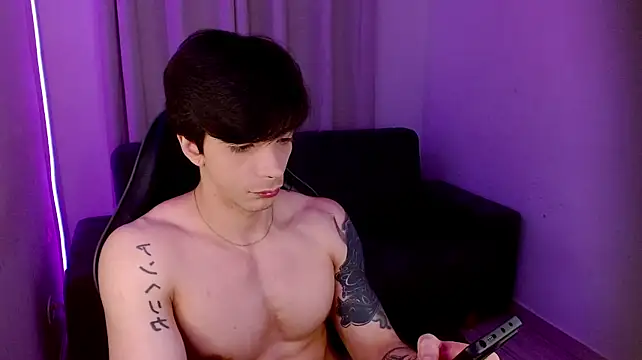 H3ll_B0I webcam