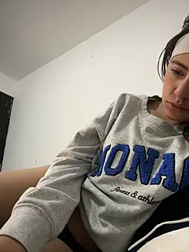 Ambar_bge live cam on StripChat
