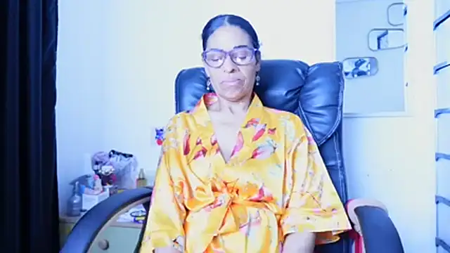 Aries_Mature webcam