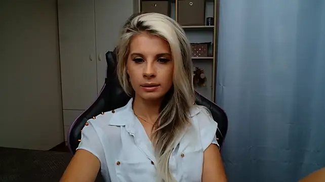 KristineGlow webcam