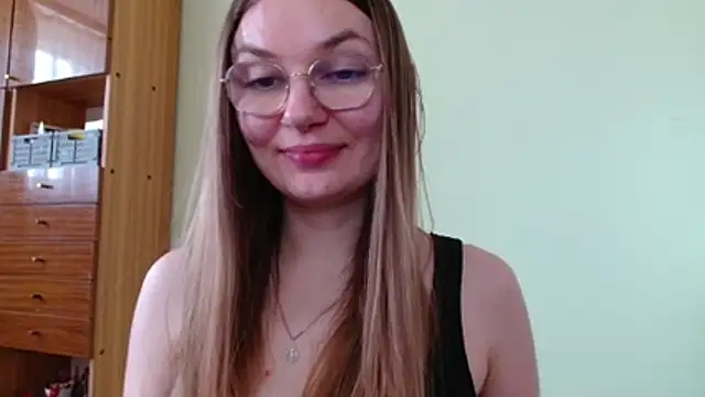 LooveELLYx webcam