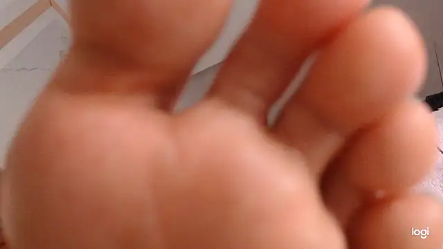 ash_feet webcam