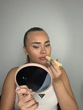 MonicaWestt webcam