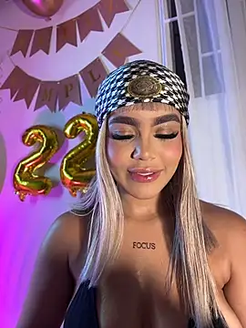 Tyra_malkovaa webcam