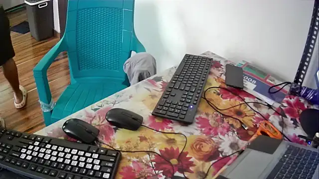 velociraptor_xxx webcam