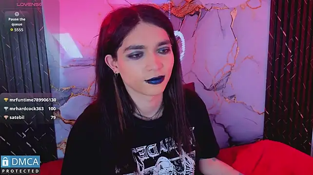 MaeveKuro webcam