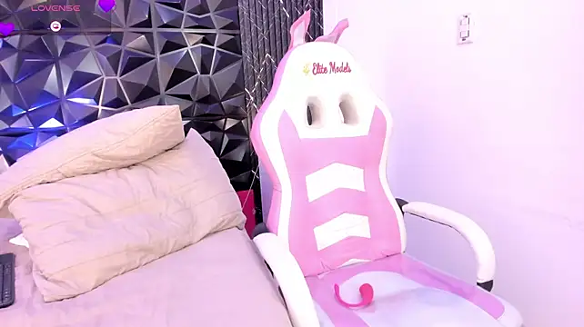 KendraDiorr_ webcam