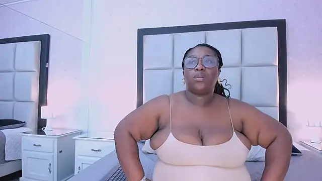 TreisyVixen webcam