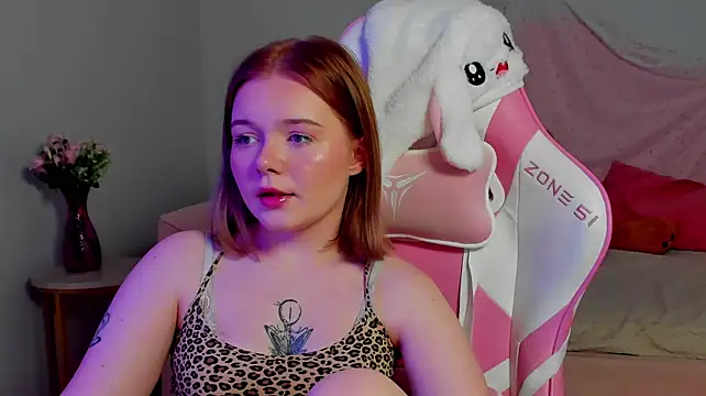 ElinaVale webcam