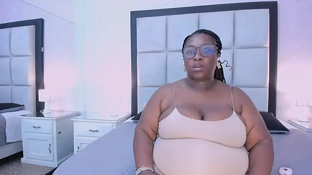TreisyVixen webcam