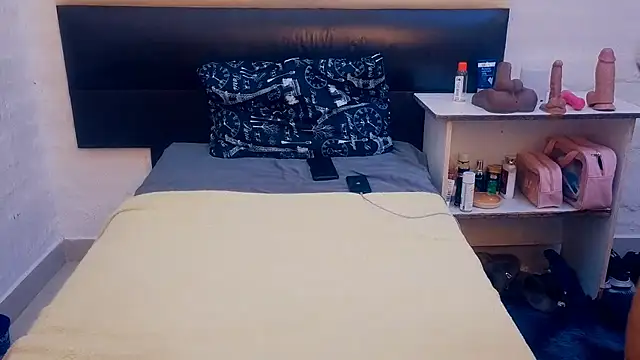 GiantBootyMilf webcam