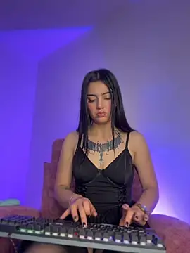 Lucy_699 webcam