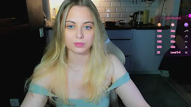 blonde_kellyy live cam on StripChat