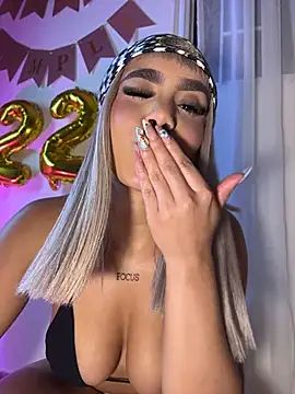 Tyra_malkovaa live webcam