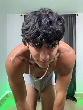 Luke_Muscle webcam