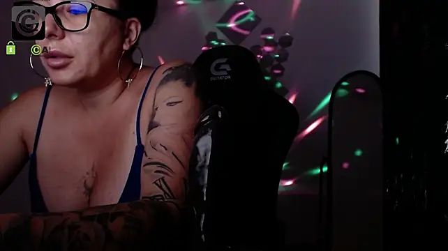 SonyaDevon webcam