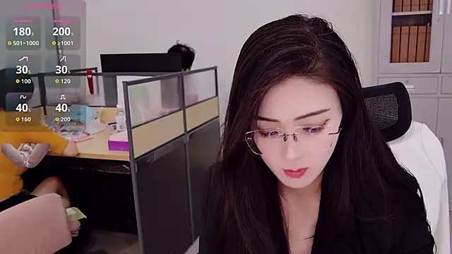 yangyang-777 Live Webcam on Stripchat
