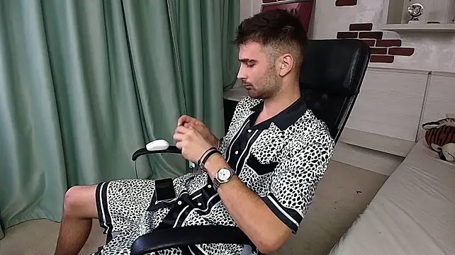 KyloEast's live cam