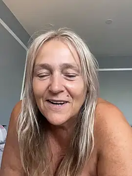 Blondnboujee53 webcam