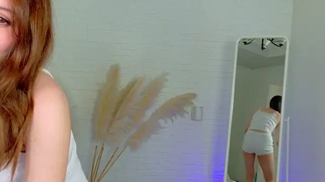 mila__moon webcam