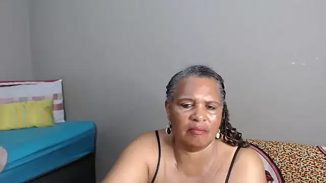GrandBustyMelon webcam