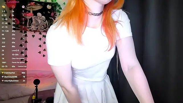 RedAriana webcam