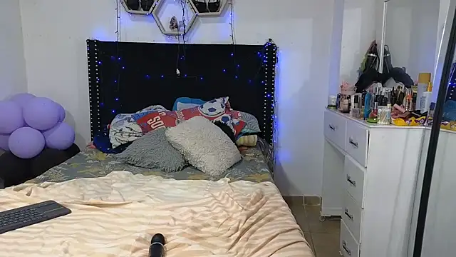 charlotte_077 live cam room