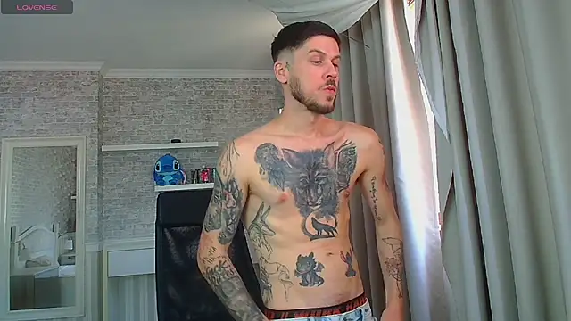 JonahShaw live Stripchat room