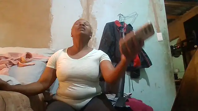Nicky52 webcam