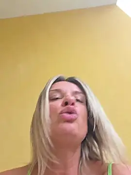 SpicyVicky live cam on StripChat