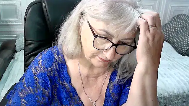 LolkaAlyss live cam on StripChat