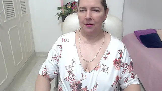 leonela_69 webcam