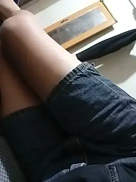Mina_k9 webcam