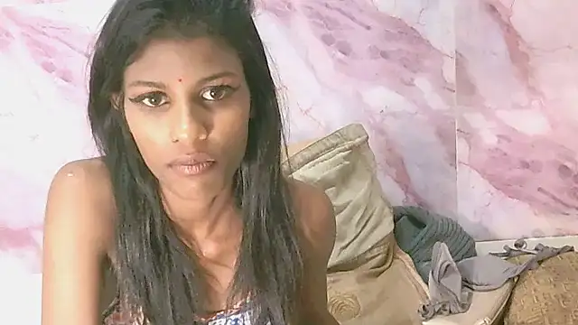 IndianSilkySpice live cam on StripChat