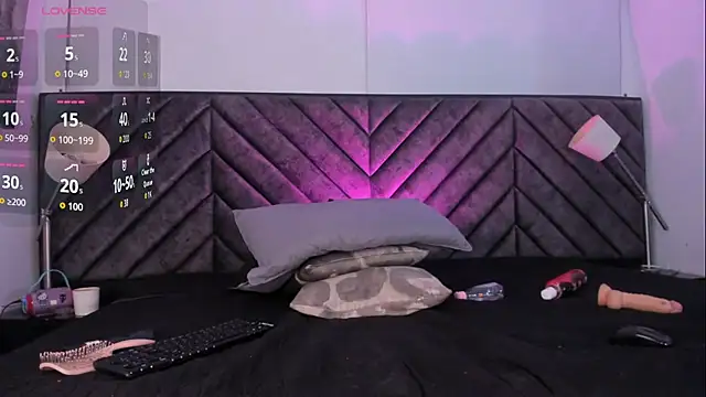 DemonFoxx live cam on StripChat