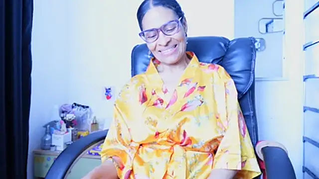 Aries_Mature webcam