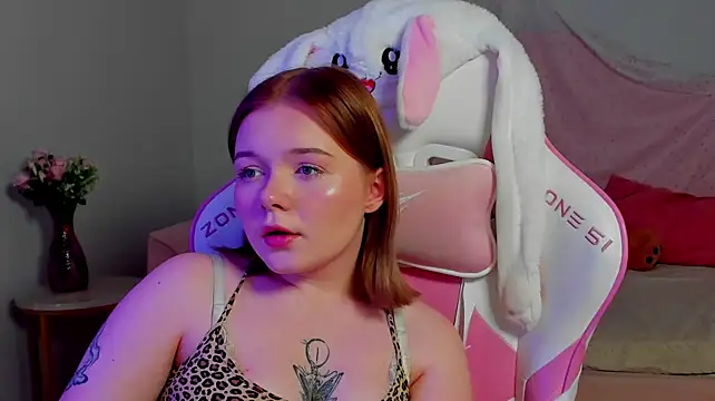 ElinaVale webcam