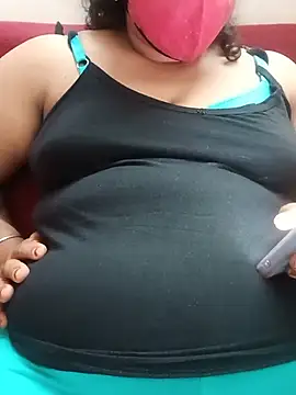 meenashree143 live cam on StripChat