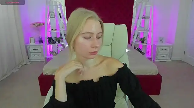 Alina_Blonde webcam